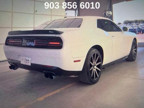White Knuckle Clearcoat 2019 Dodge Challenger SXT