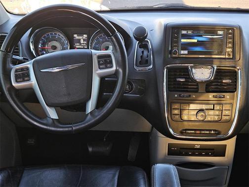 2015 Chrysler Town & Country Limited Platinum