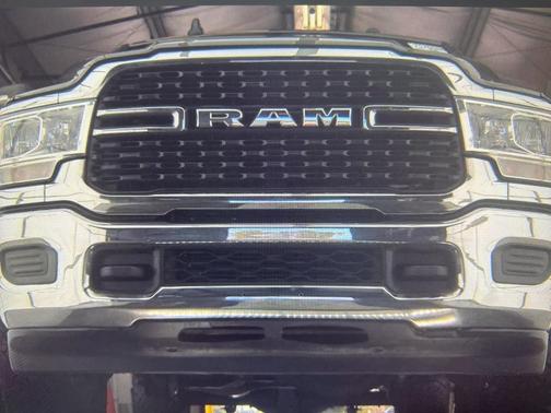 2023 RAM 3500 Big Horn Crew Cab 4x4 8' Box