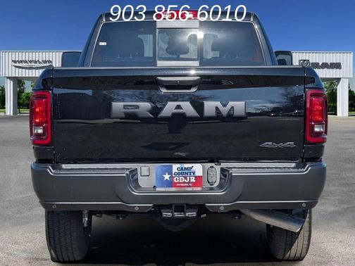 Diamond Black Crystal Pearlcoat 2026 RAM 2500 Tradesman Crew Cab 4x4 6'4' Box