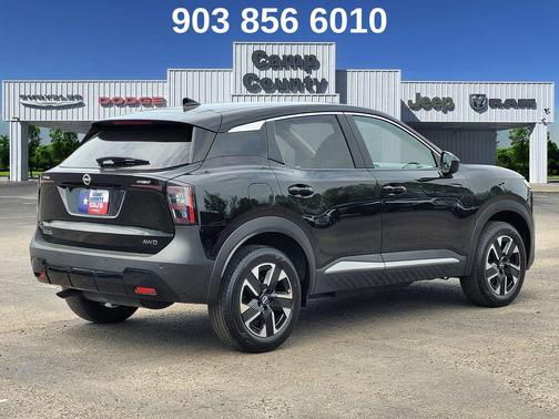 Super Black 2025 Nissan Kicks SV
