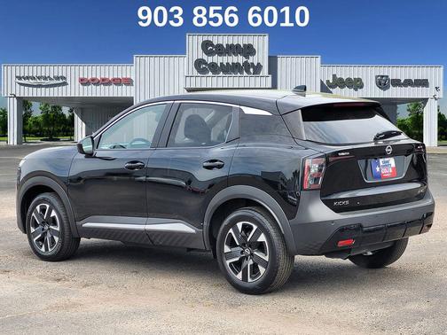 Super Black 2025 Nissan Kicks SV