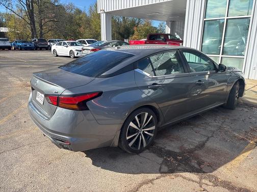 2021 Nissan Altima SR FWD