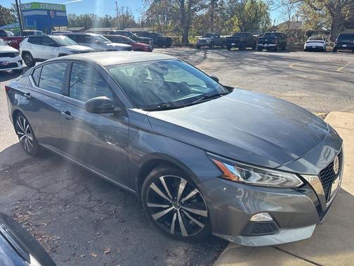 2021 Nissan Altima SR FWD