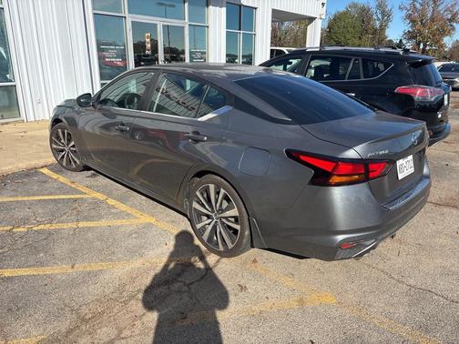 2021 Nissan Altima SR FWD