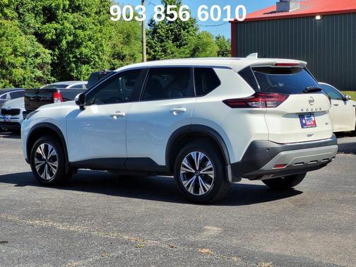 Pearl White Tricoat 2022 Nissan Rogue SV