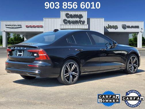 Onyx Black Metallic 2024 Volvo S60 Recharge Plug-In Hybrid T8 Plus Dark Theme