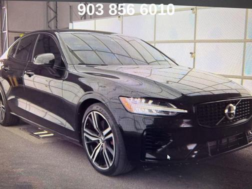 Onyx Black Metallic 2024 Volvo S60 Recharge Plug-In Hybrid T8 Plus Dark Theme