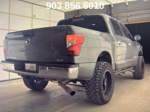 2017 Nissan Titan SV