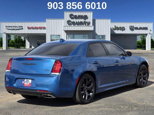 2022 Chrysler 300 Touring