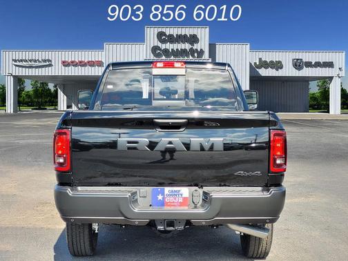 Diamond Black Crystal Pearlcoat 2026 RAM 2500 Tradesman Crew Cab 4x4 6'4' Box