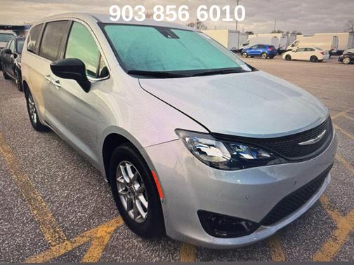 2024 Chrysler Voyager LX