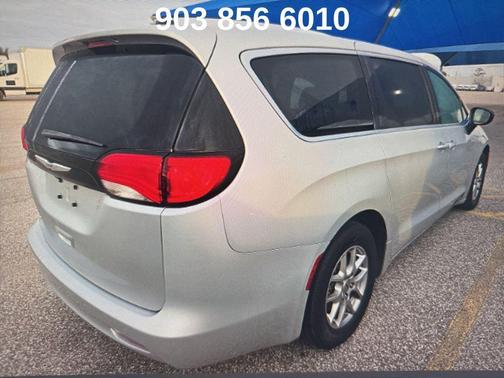 2024 Chrysler Voyager LX