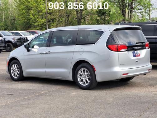 2024 Chrysler Voyager LX