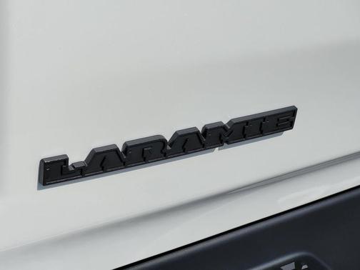 Ivory White Tri-Coat Pearlcoat 2026 RAM 1500 Laramie