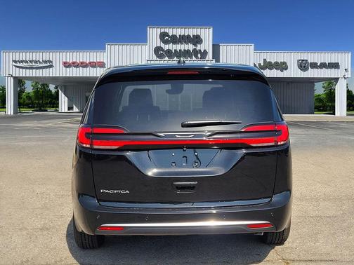 Diamond Black Crystal Pearlcoat 2027 Chrysler Pacifica L