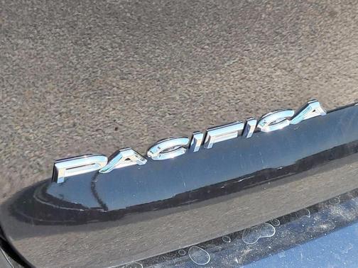Diamond Black Crystal Pearlcoat 2027 Chrysler Pacifica L