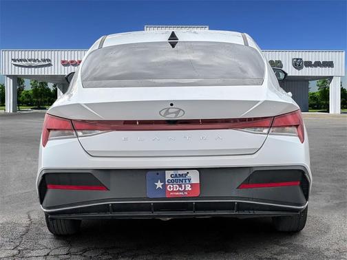 2025 Hyundai ELANTRA SE