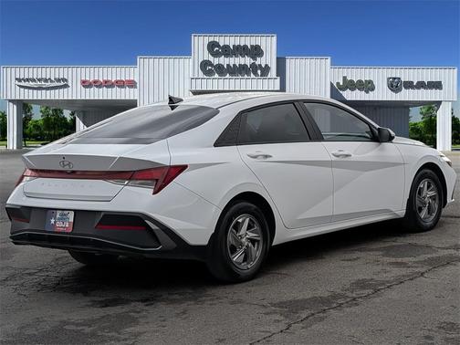 2025 Hyundai ELANTRA SE