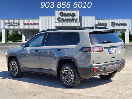 Sting-Gray Clearcoat 2026 Jeep Cherokee Laredo 4x4