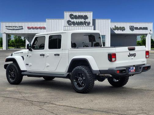 Bright White Clearcoat 2026 Jeep Gladiator Texas Trail 4x4