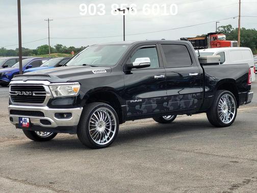 Diamond Black Crystal Pearlcoat 2021 RAM 1500 Big Horn/Lone Star