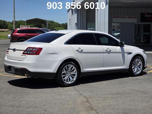 White Platinum Metallic Tri-Coat 2019 Ford Taurus Limited
