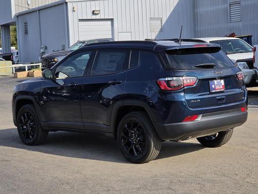 Fathom Blue Pearl Coat 2026 Jeep Compass Latitude