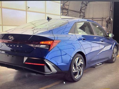 2025 Hyundai ELANTRA SEL