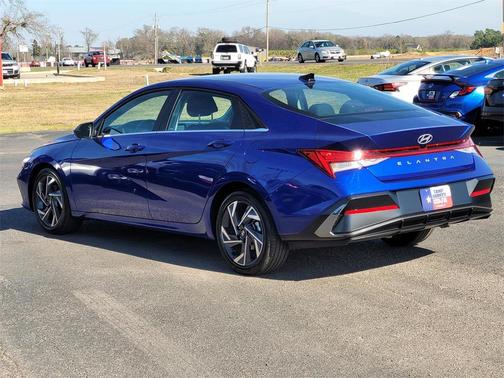 2025 Hyundai ELANTRA SEL