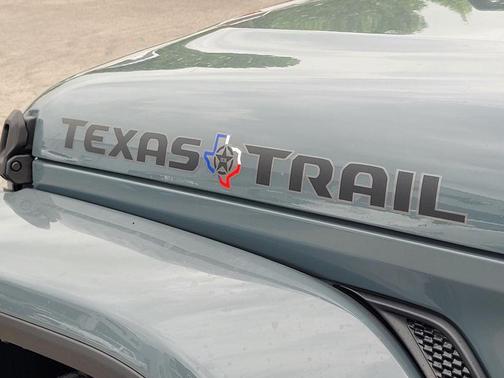 Anvil Clearcoat 2026 Jeep Gladiator Texas Trail 4x4
