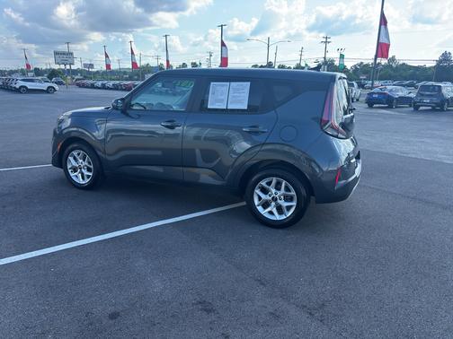 Gravity Gray 2023 Kia Soul LX