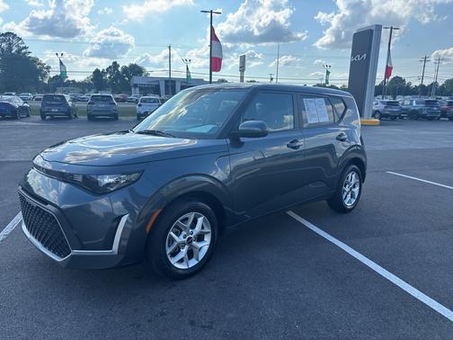 Gravity Gray 2023 Kia Soul LX