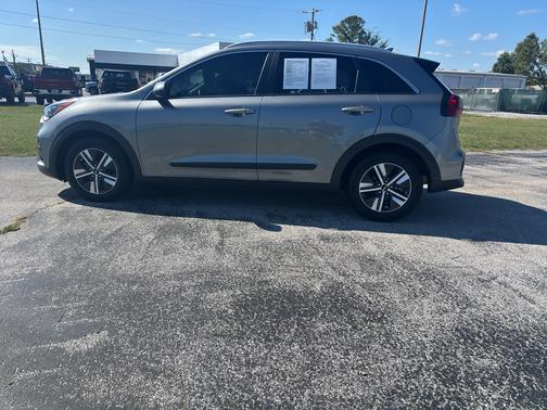 2022 Kia Niro LXS SE