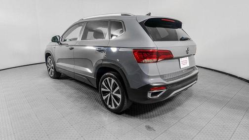 Pure Gray 2023 Volkswagen Taos 1.5T SE