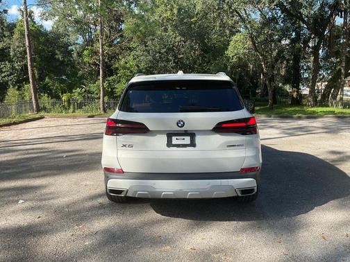 Alpine White 2024 BMW X5 sDrive40i