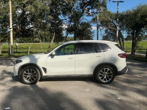 Alpine White 2024 BMW X5 sDrive40i