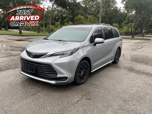 Celestial Silver Metallic 2025 Toyota Sienna LE