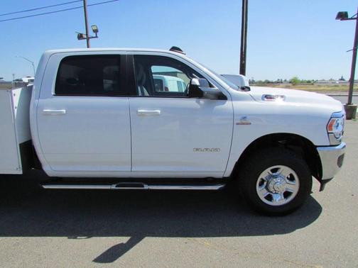 2022 RAM 3500 Big Horn Crew Cab 4x4 8' Box