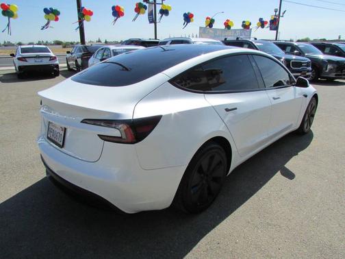 Pearl White Multi-Coat 2024 Tesla Model 3 Standard Range
