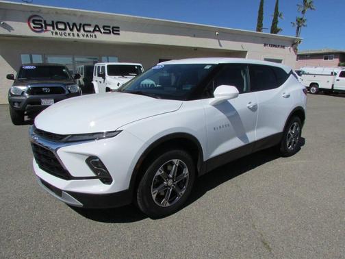 Summit White 2025 Chevrolet Blazer 2LT