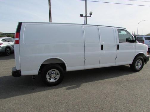 Summit White 2025 Chevrolet Express 2500 RWD 2500 Extended Wheelbase WT