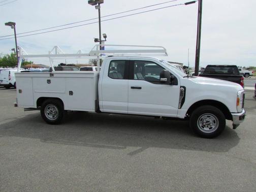 Oxford White 2023 Ford F-250 XL