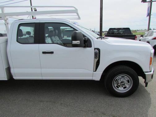Oxford White 2023 Ford F-250 XL
