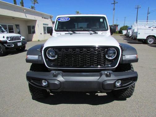 Bright White Clearcoat 2025 Jeep Wrangler Willys