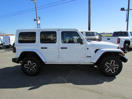 2025 Jeep Wrangler 4-Door Sahara 4x4