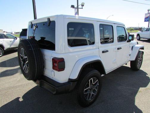 2025 Jeep Wrangler 4-Door Sahara 4x4