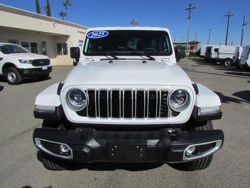2025 Jeep Wrangler 4-Door Sahara 4x4
