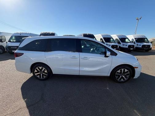 Platinum White Pearl 2025 Honda Odyssey EX-L