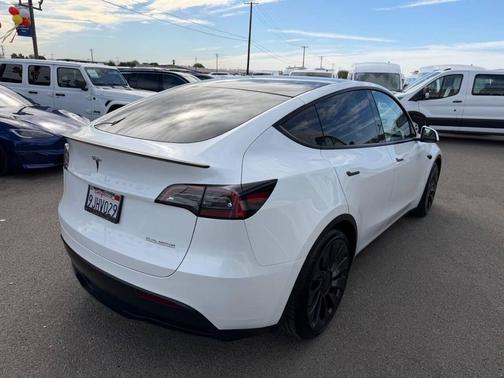 Pearl White Multi-Coat 2023 Tesla Model Y Performance Dual Motor All-Wheel Drive